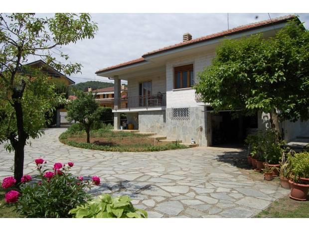 casa indipendente in vendita a Rocca Canavese