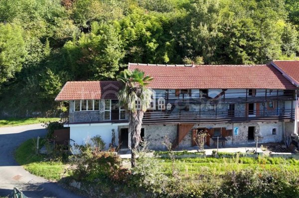 casa indipendente in vendita a Rocca Canavese
