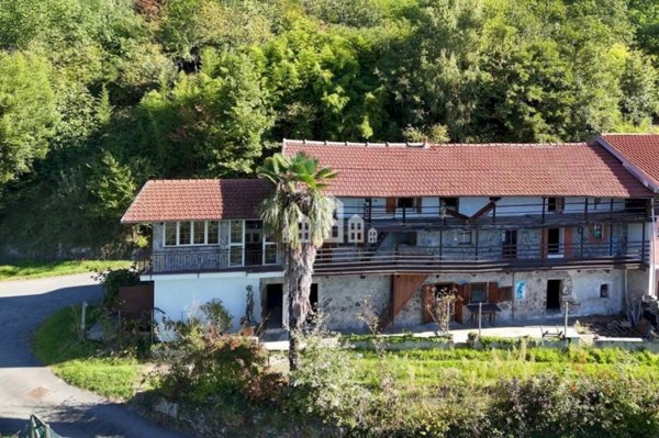 casa indipendente in vendita a Rocca Canavese