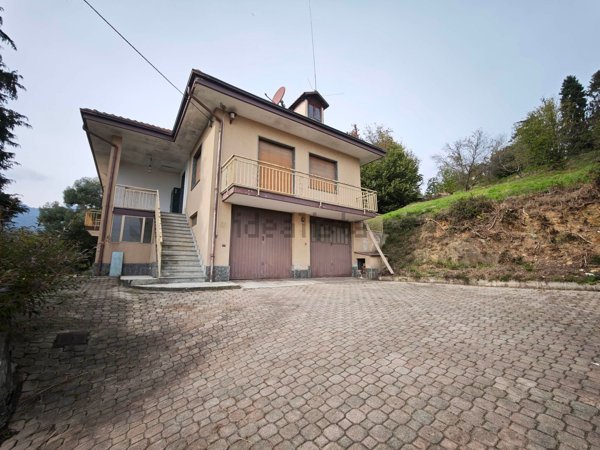 casa indipendente in vendita a Rocca Canavese
