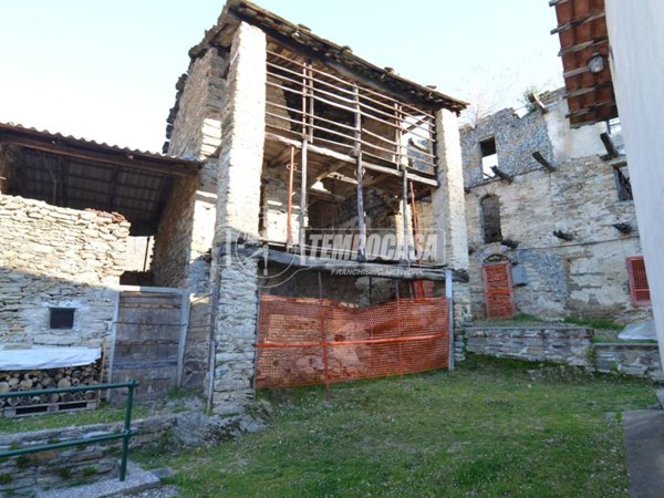 casa indipendente in vendita a Rocca Canavese