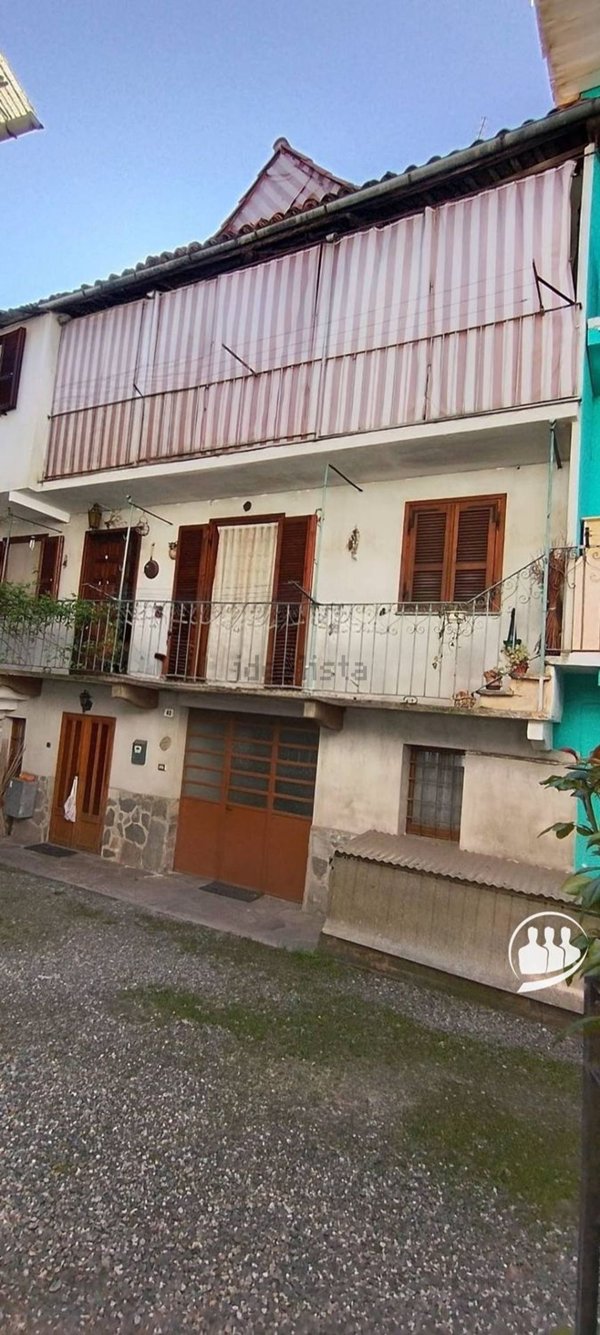 casa semindipendente in vendita a Rocca Canavese