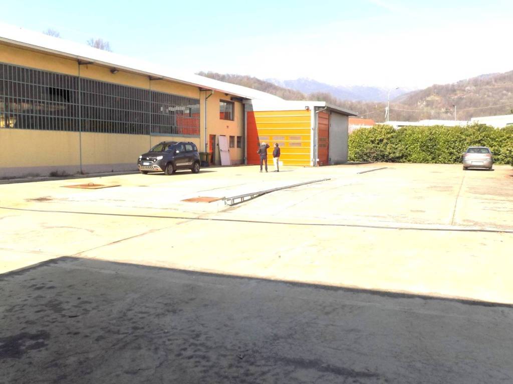 locale commerciale in vendita a Rocca Canavese