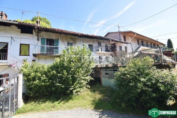 esavano in vendita a Rocca Canavese