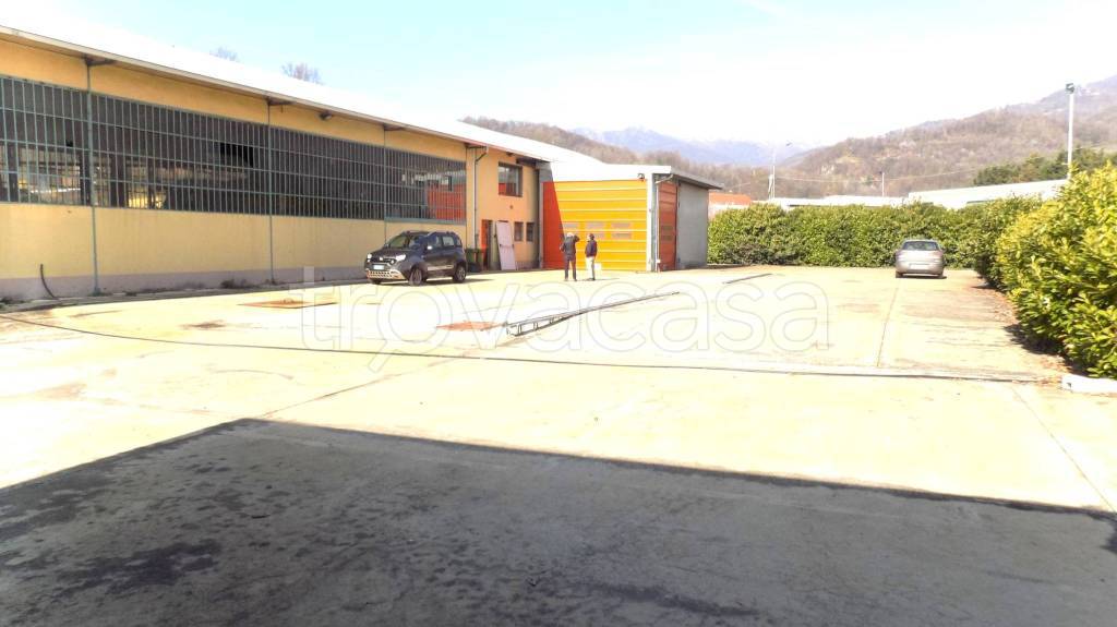 locale commerciale in vendita a Rocca Canavese