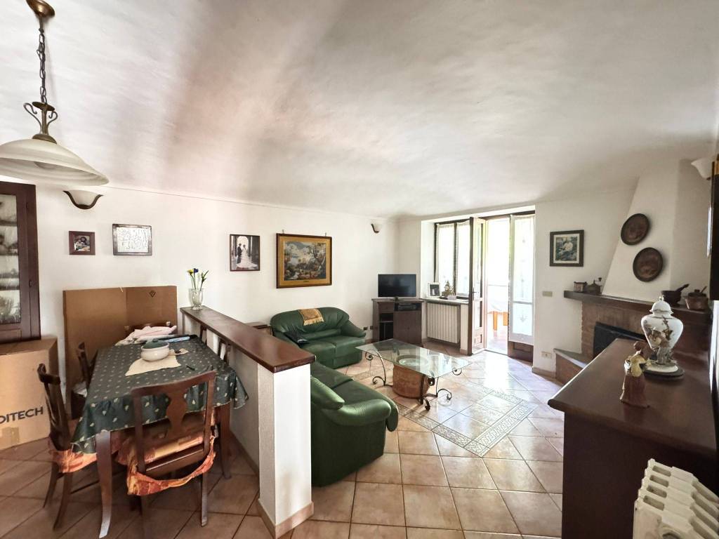 casa indipendente in vendita a Rocca Canavese