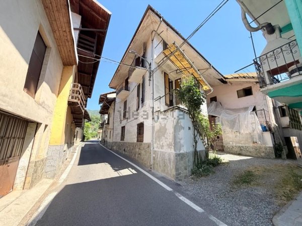 casa semindipendente in vendita a Rocca Canavese