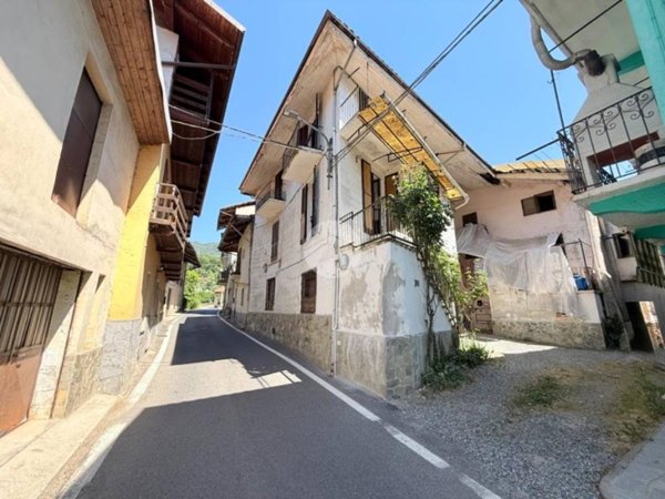 casa semindipendente in vendita a Rocca Canavese