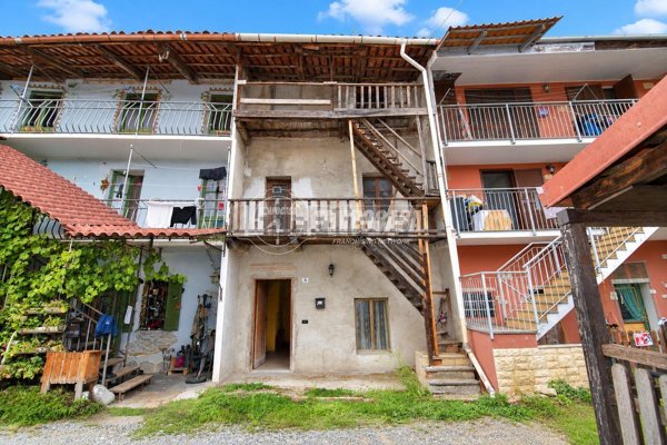 casa indipendente in vendita a Rocca Canavese
