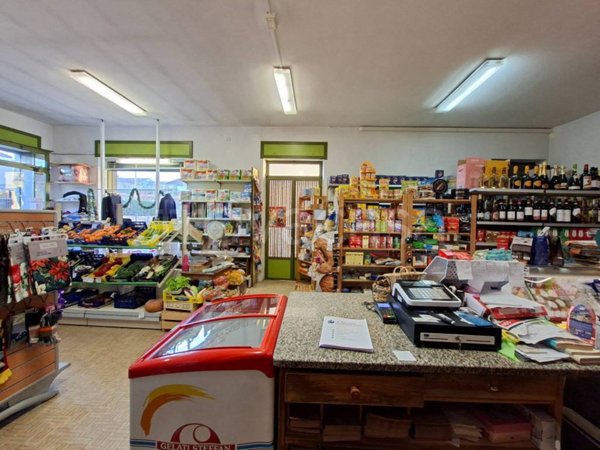 negozio in vendita a Roletto