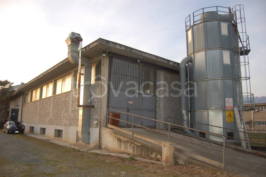 locale commerciale in vendita a Roletto