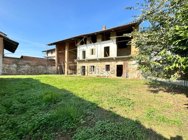 esavano in vendita a Romano Canavese