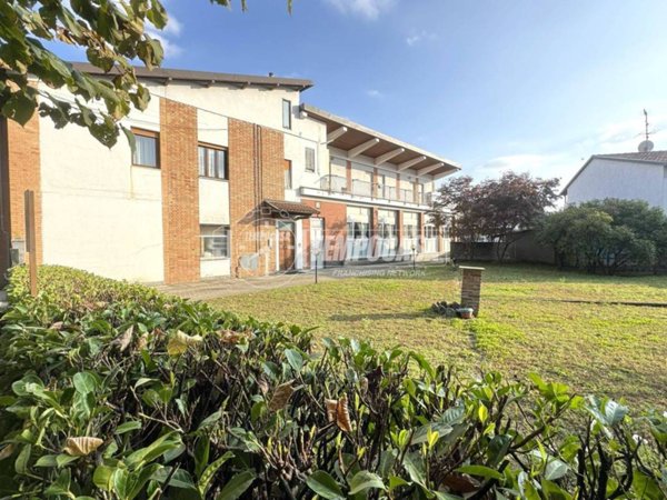 intera palazzina in vendita a Romano Canavese