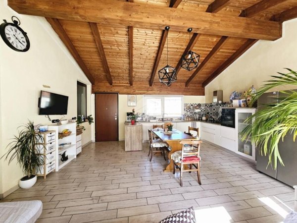 casa indipendente in vendita a Rondissone