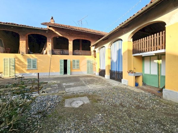 casa semindipendente in vendita a Rondissone