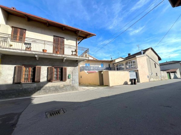 casa indipendente in vendita a Rondissone