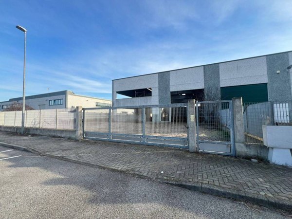 locale commerciale in vendita a Rondissone