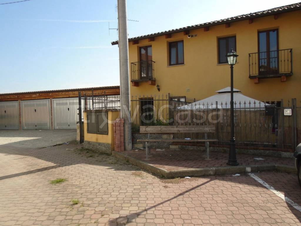 casa indipendente in vendita a Rondissone