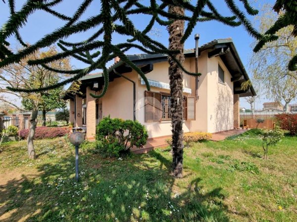 casa indipendente in vendita a Rondissone
