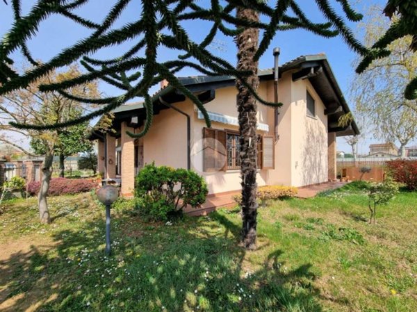 casa indipendente in vendita a Rondissone