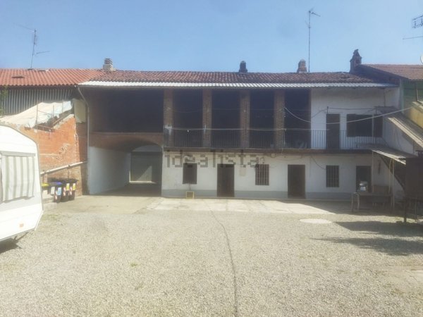 esavano in vendita a Rondissone