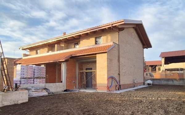 casa indipendente in vendita a Rondissone