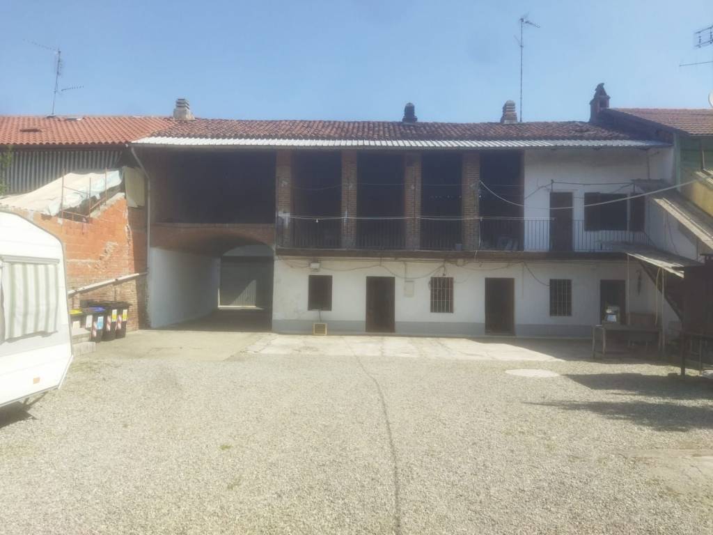 casa indipendente in vendita a Rondissone