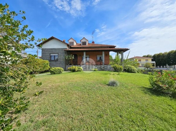 casa indipendente in vendita a Rondissone