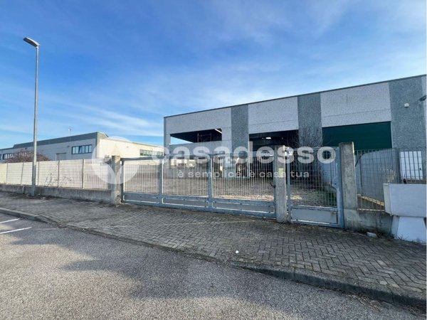 capannone in vendita a Rondissone