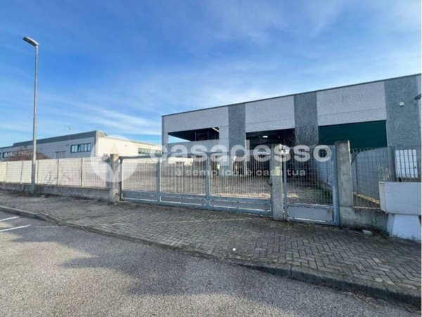 locale commerciale in vendita a Rondissone