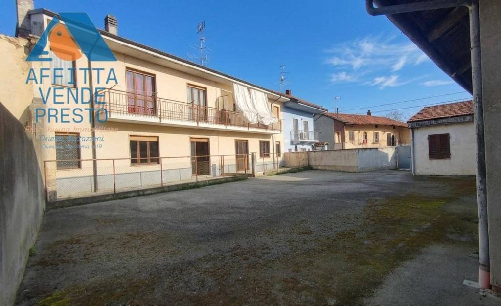 casa indipendente in vendita a Rondissone