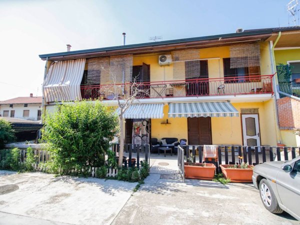 casa indipendente in vendita a Rondissone