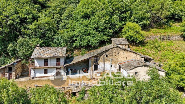 casale in vendita a Rorà