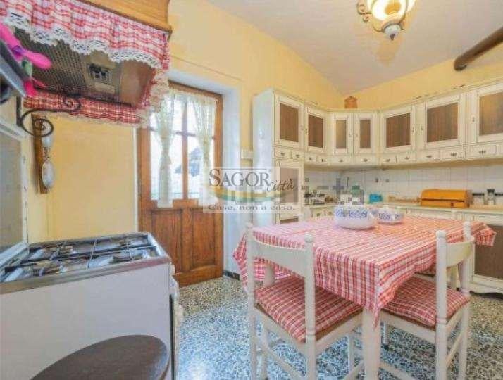 casale in vendita a Rorà