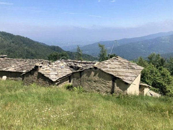 casa indipendente in vendita a Rorà in zona Ruà