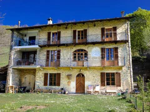 casa indipendente in vendita a Rorà in zona Ruà