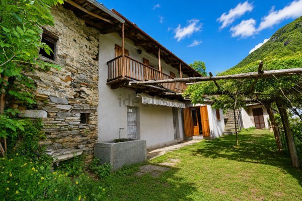 appartamento in vendita a Rorà in zona Ruà