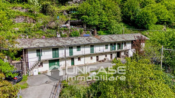 casa indipendente in vendita a Rorà in zona Ruà