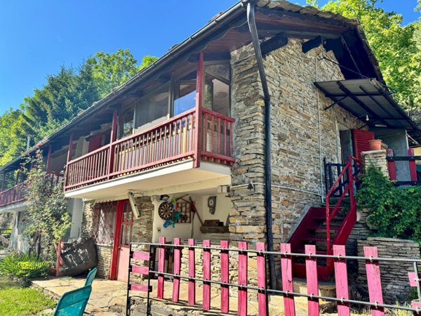 casa semindipendente in vendita a Rorà in zona Ruà