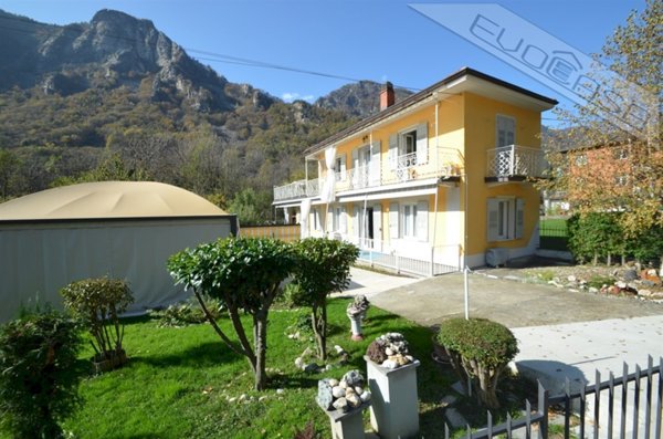 casa indipendente in vendita a Roure in zona Castel del Bosco