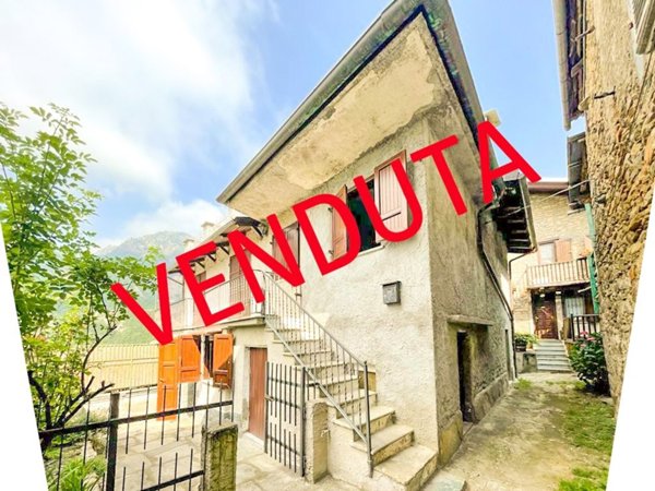 casa indipendente in vendita a Roure