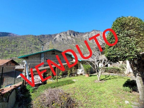 casa indipendente in vendita a Roure in zona Castel del Bosco