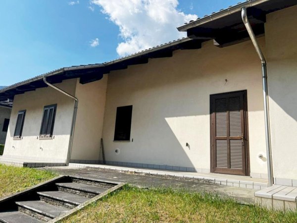 casa indipendente in vendita a Roure in zona Castel del Bosco