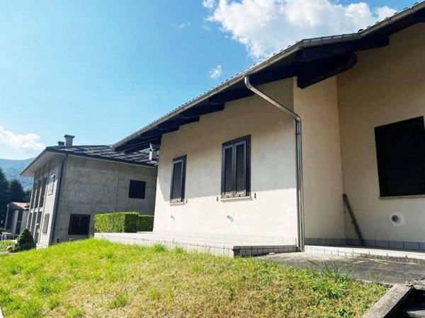 casa indipendente in vendita a Roure in zona Castel del Bosco