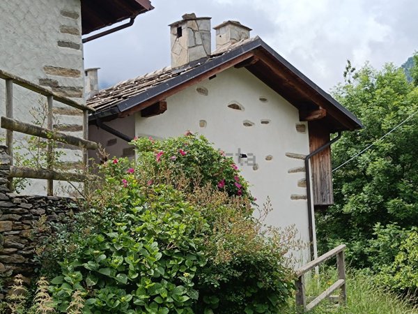 casa indipendente in vendita a Roure