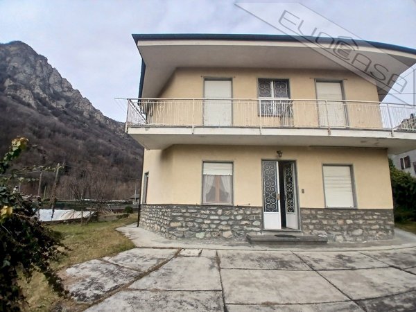 appartamento in vendita a Roure in zona Castel del Bosco