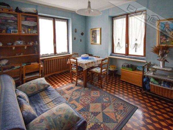 casa indipendente in vendita a Roure in zona Castel del Bosco