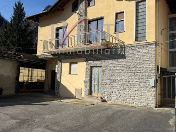 appartamento in vendita a Roure in zona Roreto