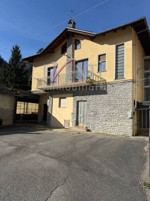 appartamento in vendita a Roure in zona Roreto