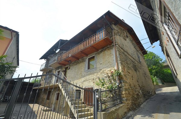 casa indipendente in vendita a Roure